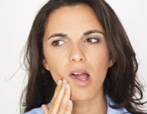 A Women facing tooth pain